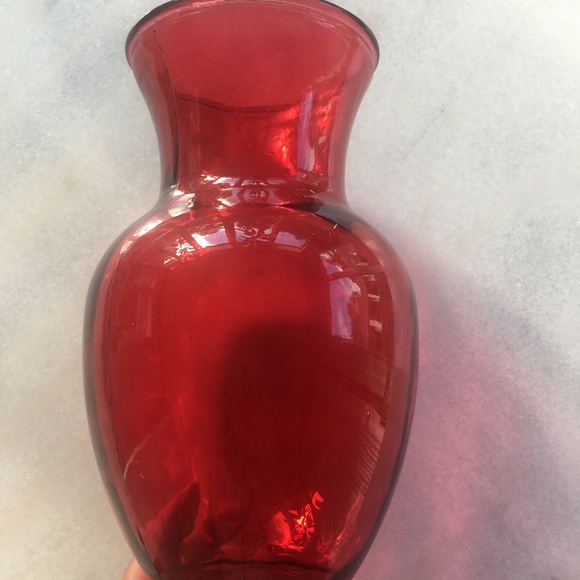 Red Vase - Picture 1 of 2